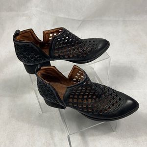 JEFFREYCAMPBELL BOOTIES